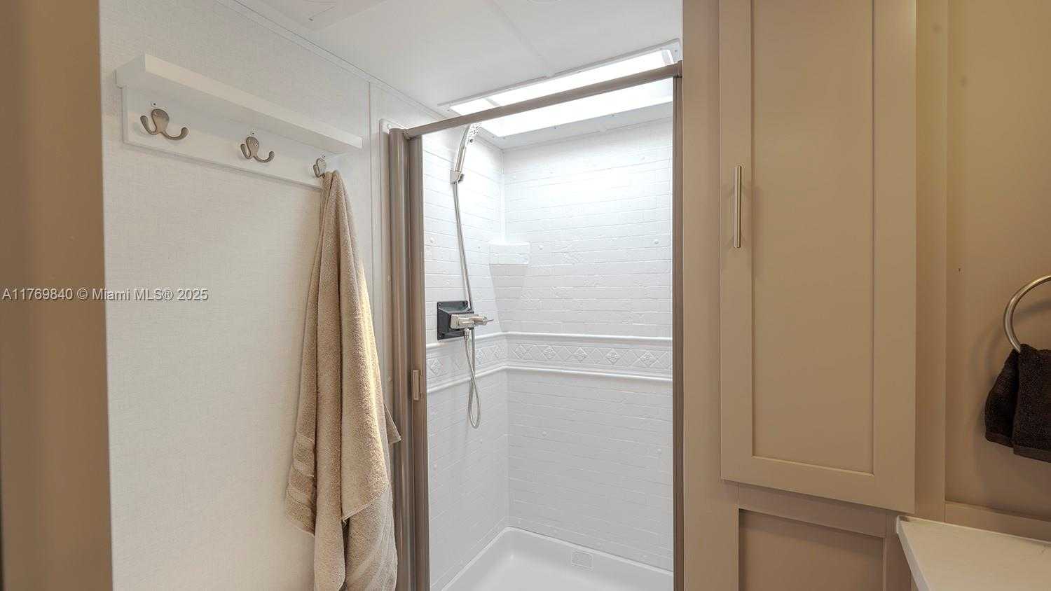Small Image of 5636 ARTHUR ST, Hollywood Number 37