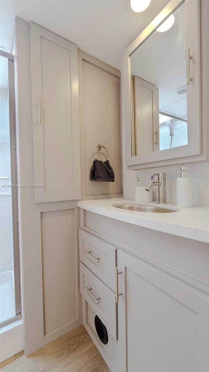 Small Image of 5636 ARTHUR ST, Hollywood Number 39