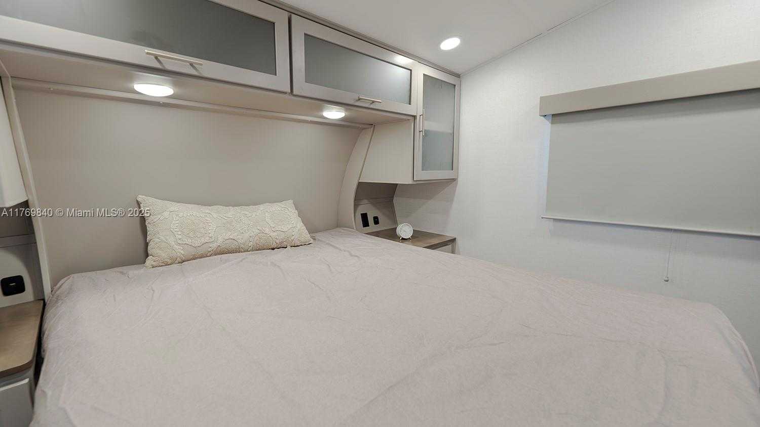 Small Image of 5636 ARTHUR ST, Hollywood Number 42