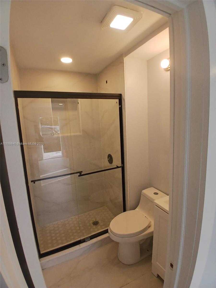 Small Image of 5636 ARTHUR ST, Hollywood Number 5