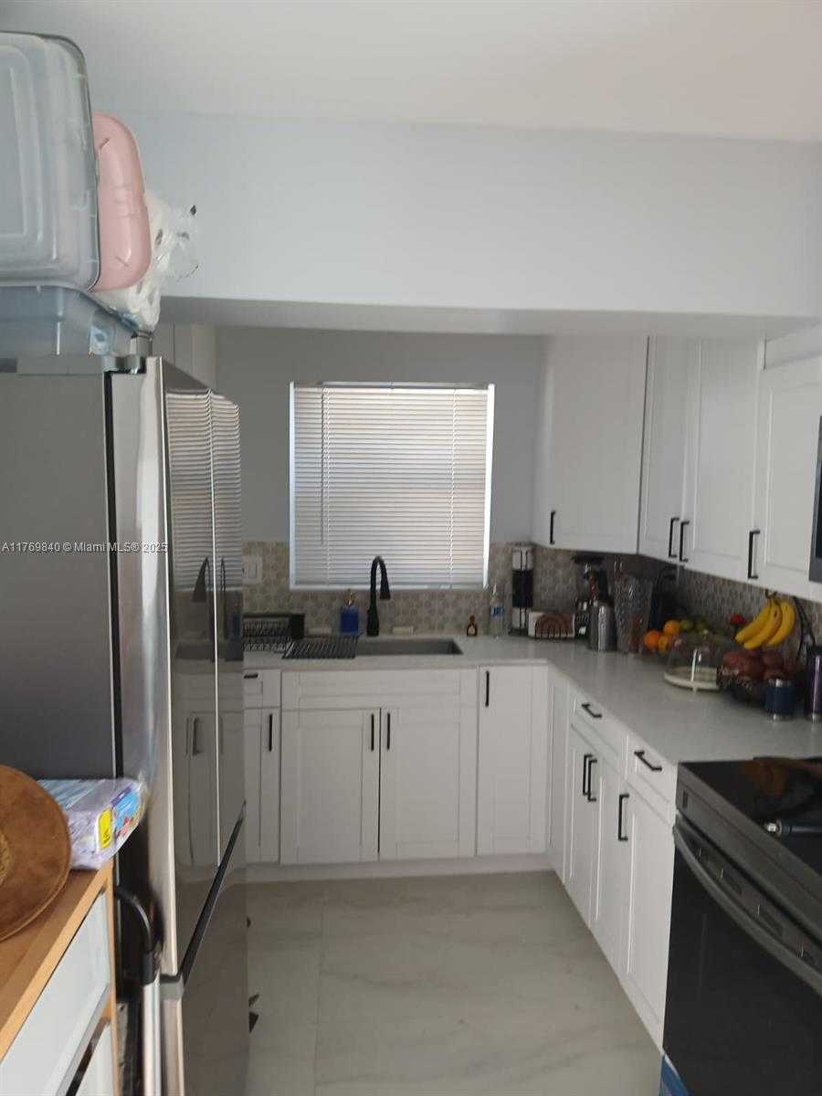 Small Image of 5636 ARTHUR ST, Hollywood Number 7