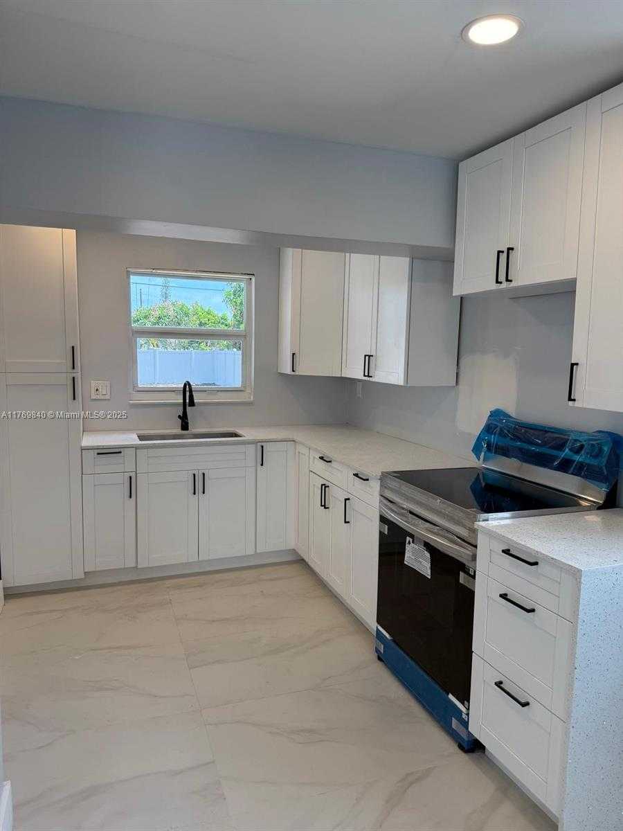 Small Image of 5636 ARTHUR ST, Hollywood Number 9