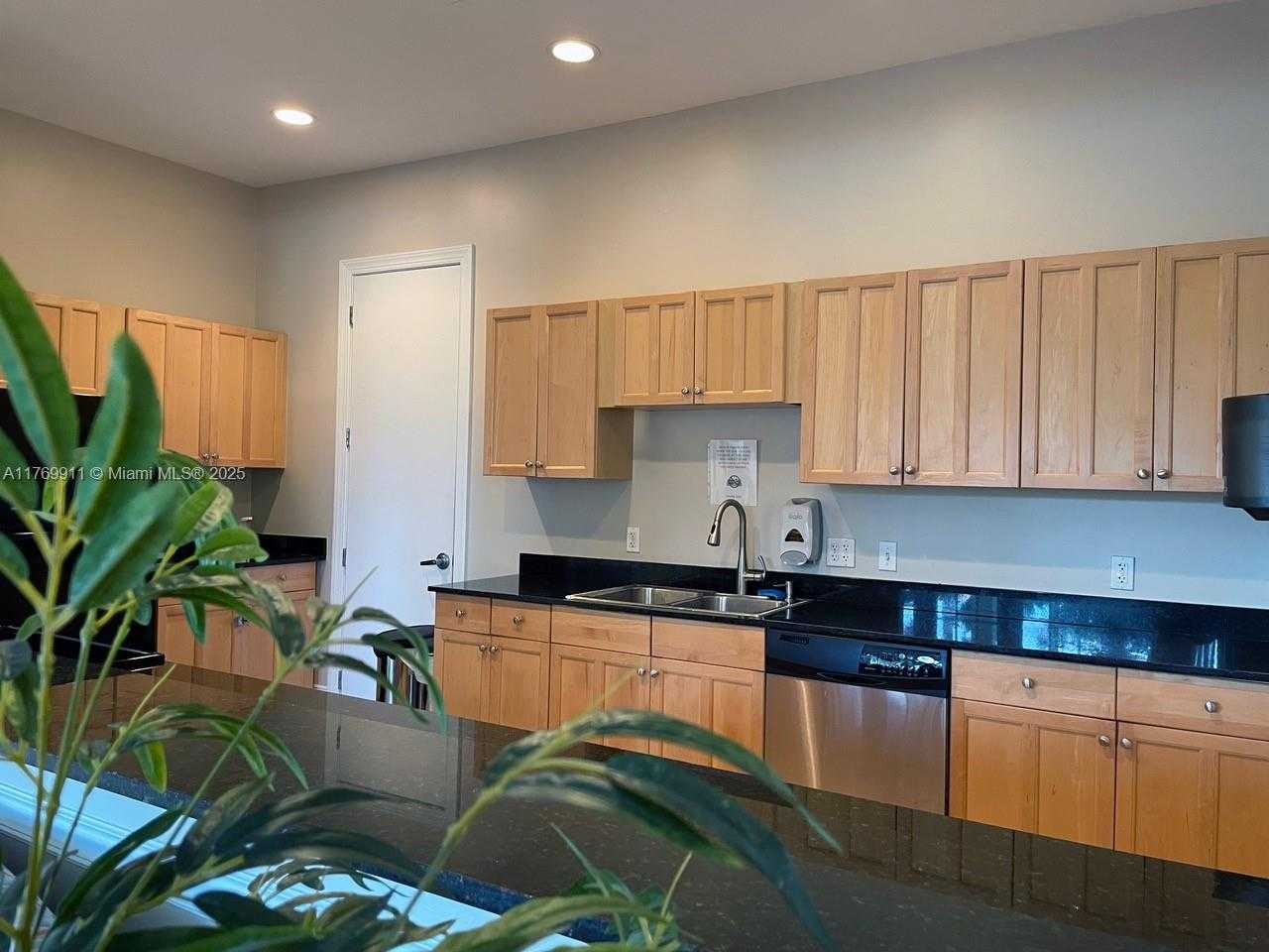 Small Image of 2250 NORTH EAST 37TH RD, Homestead Number 52