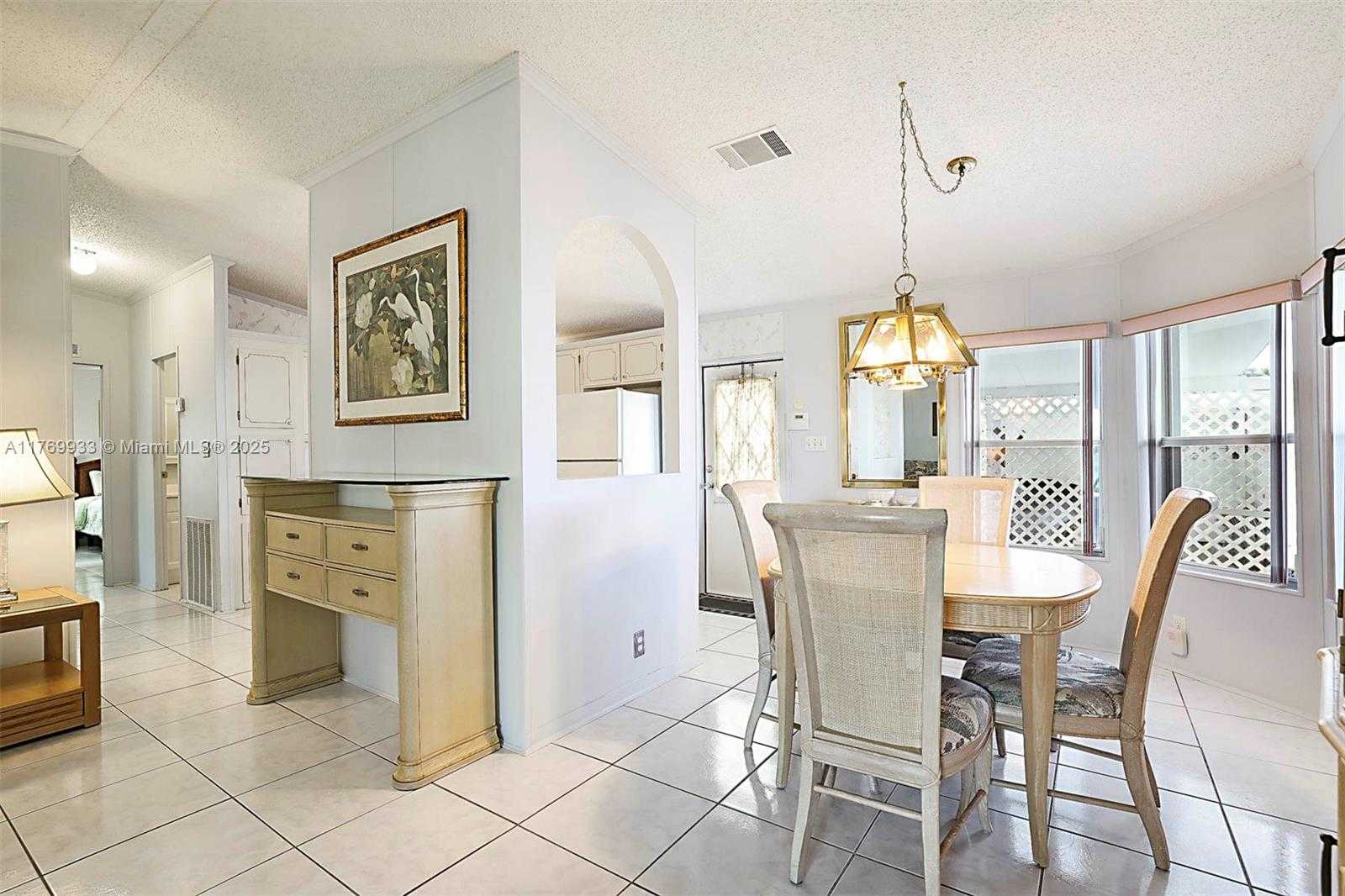 Small Image of 102 LAKE SHORE DR, Pembroke Park Number 13