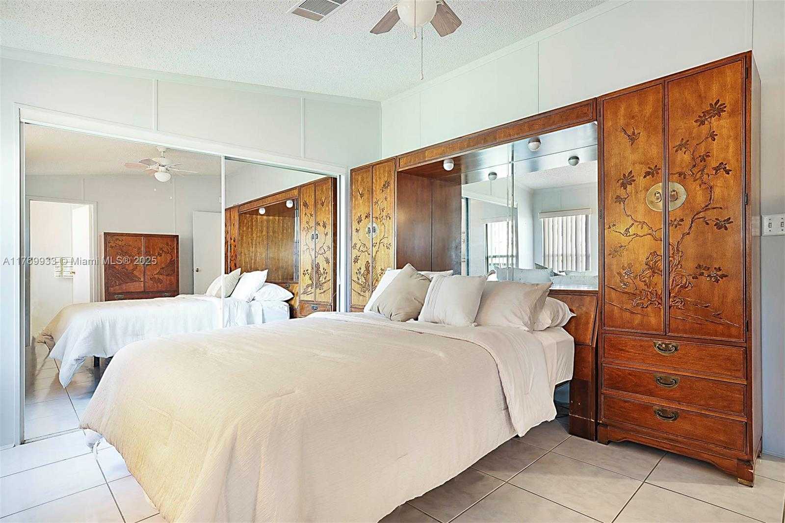 Small Image of 102 LAKE SHORE DR, Pembroke Park Number 19