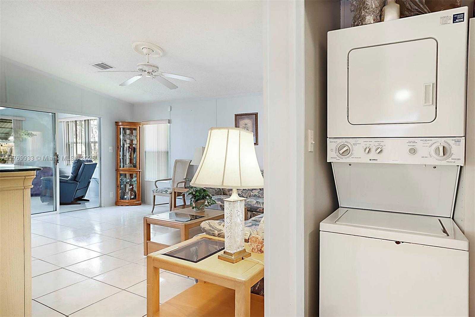 Small Image of 102 LAKE SHORE DR, Pembroke Park Number 23
