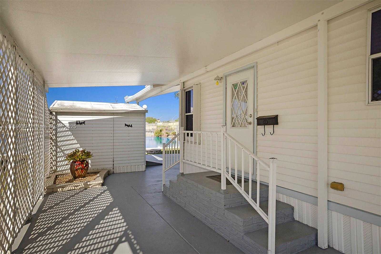 Small Image of 102 LAKE SHORE DR, Pembroke Park Number 25