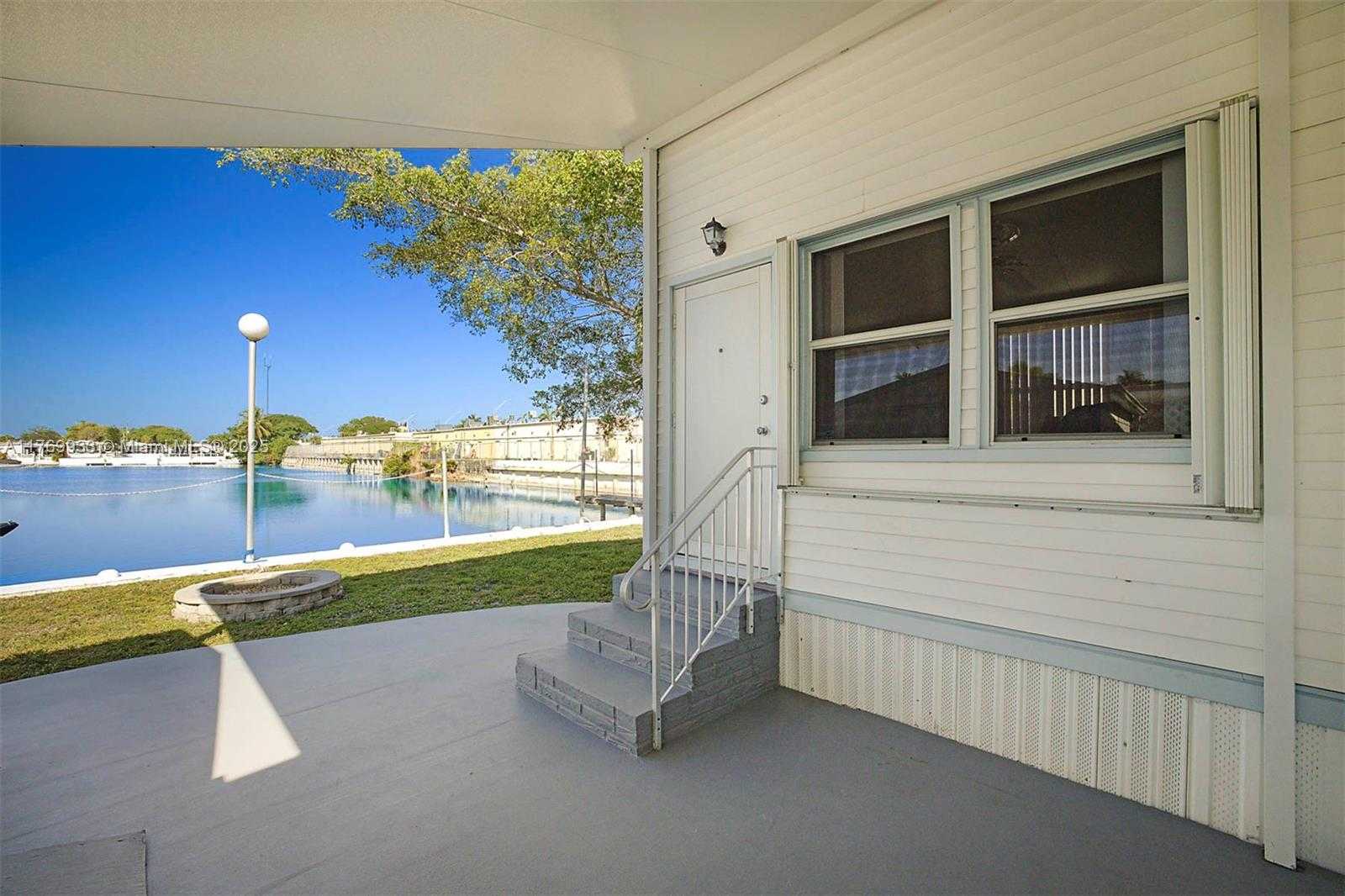 Small Image of 102 LAKE SHORE DR, Pembroke Park Number 26