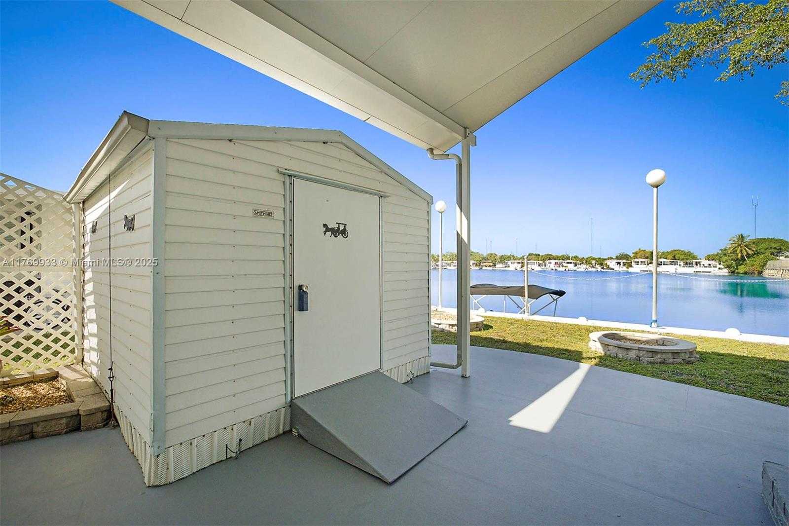 Small Image of 102 LAKE SHORE DR, Pembroke Park Number 27