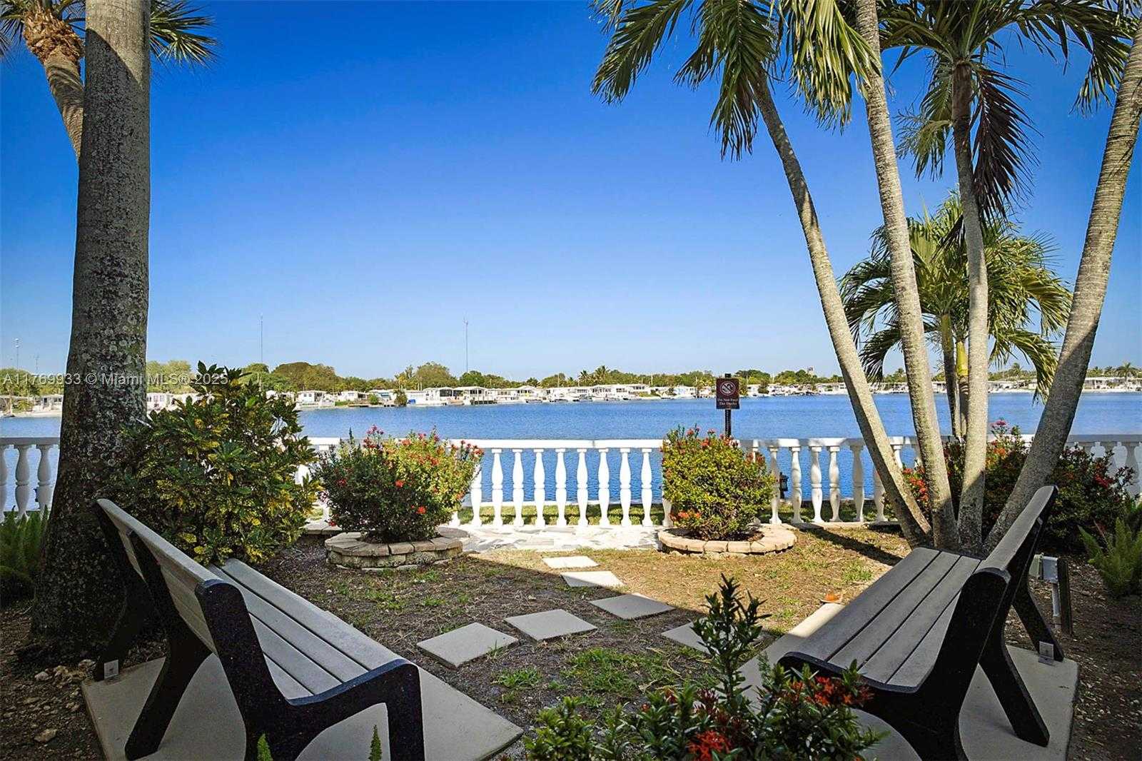 Small Image of 102 LAKE SHORE DR, Pembroke Park Number 30