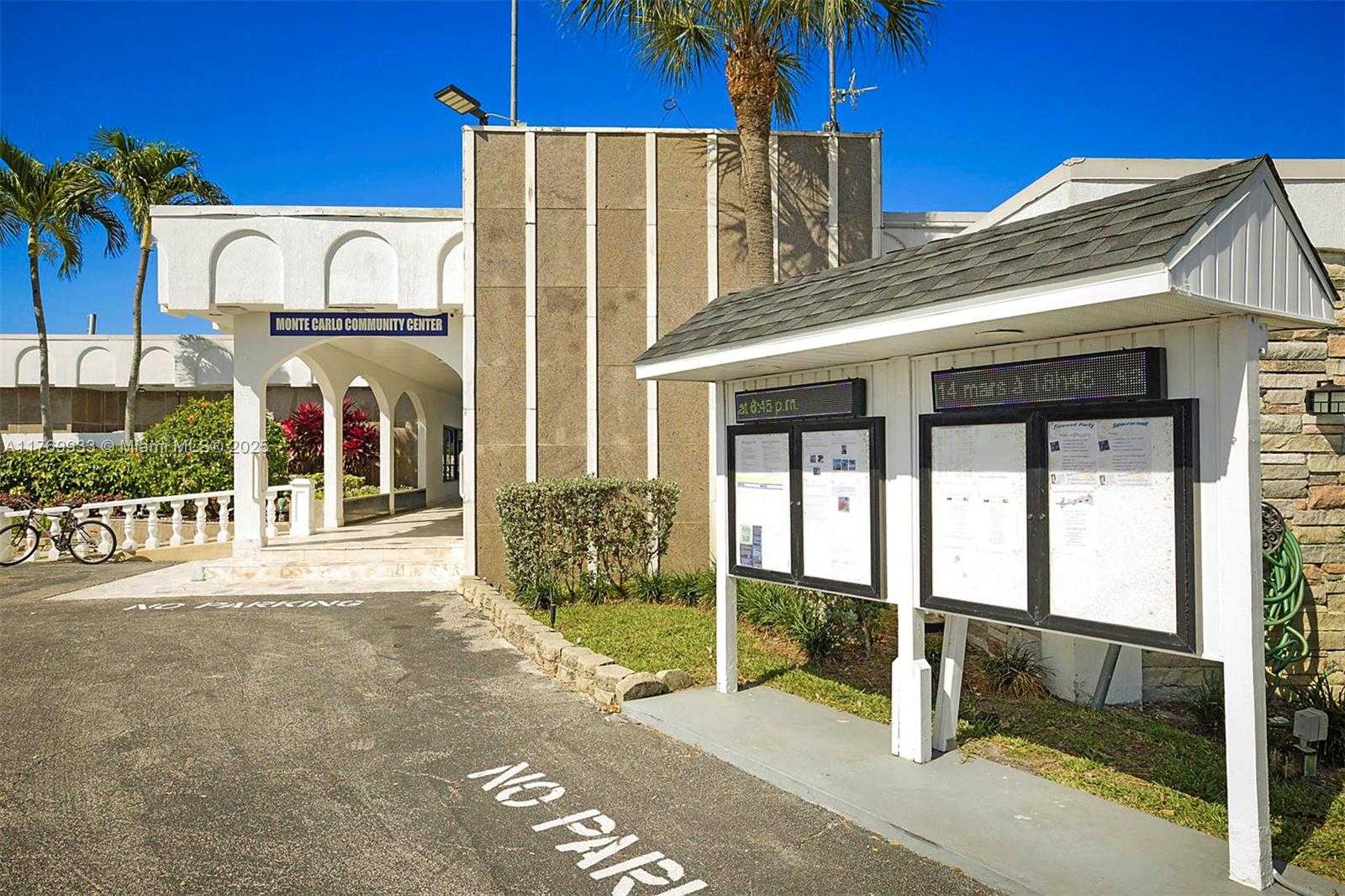Small Image of 102 LAKE SHORE DR, Pembroke Park Number 31