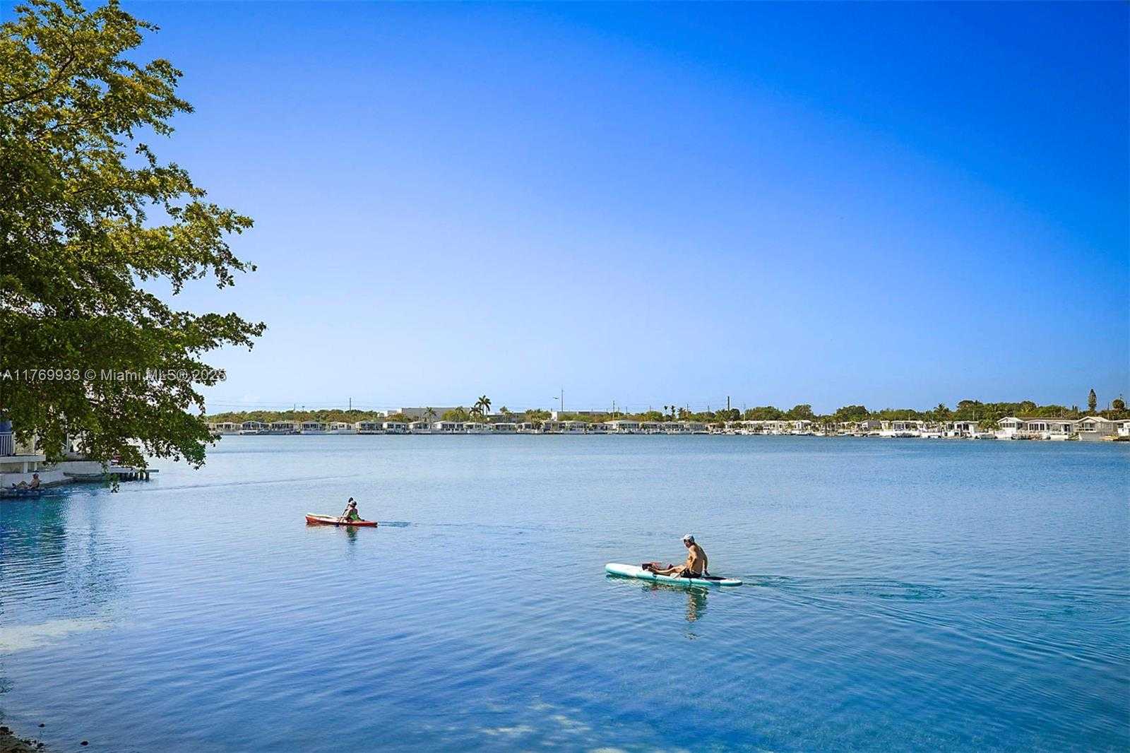 Small Image of 102 LAKE SHORE DR, Pembroke Park Number 37