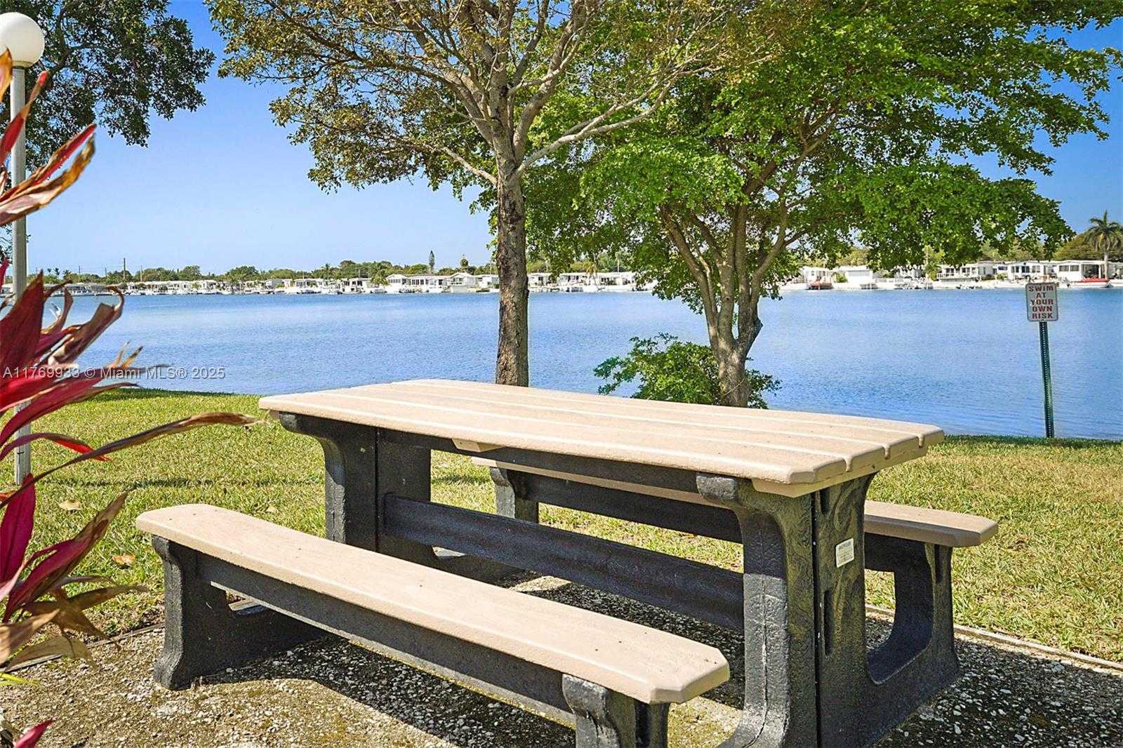 Small Image of 102 LAKE SHORE DR, Pembroke Park Number 38