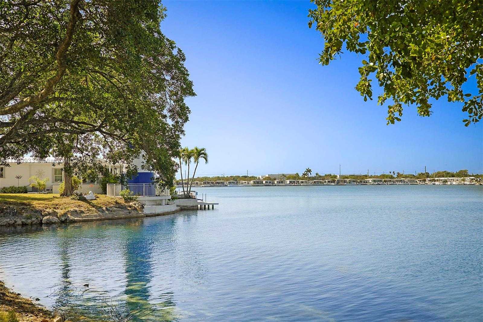 Small Image of 102 LAKE SHORE DR, Pembroke Park Number 39