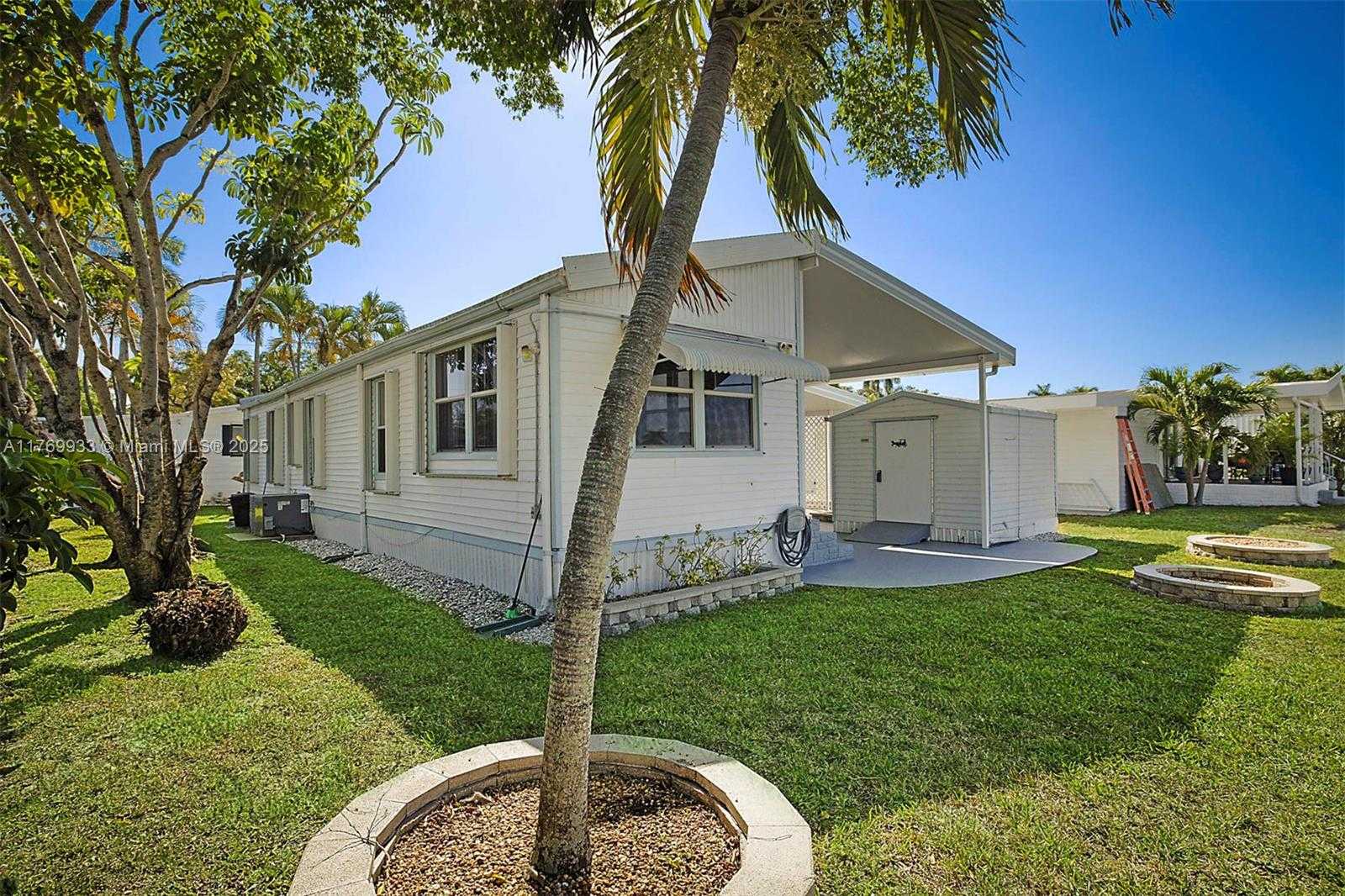 Small Image of 102 LAKE SHORE DR, Pembroke Park Number 4