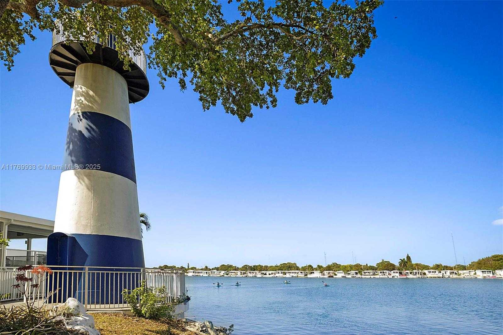 Small Image of 102 LAKE SHORE DR, Pembroke Park Number 43