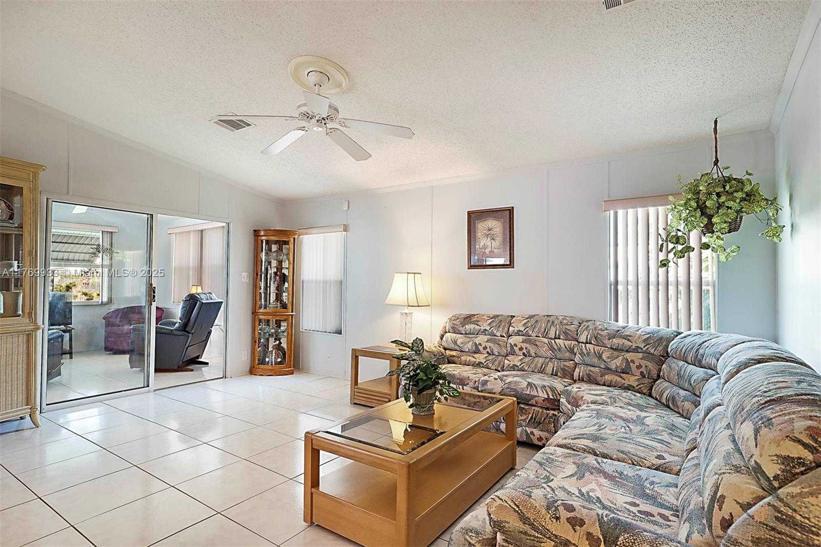 Small Image of 102 LAKE SHORE DR, Pembroke Park Number 8