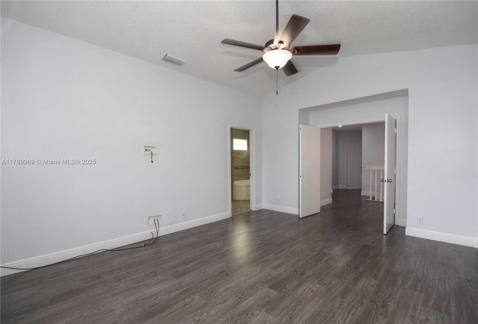 Small Image of 6450 BUENA VISTA DR, Margate Number 14