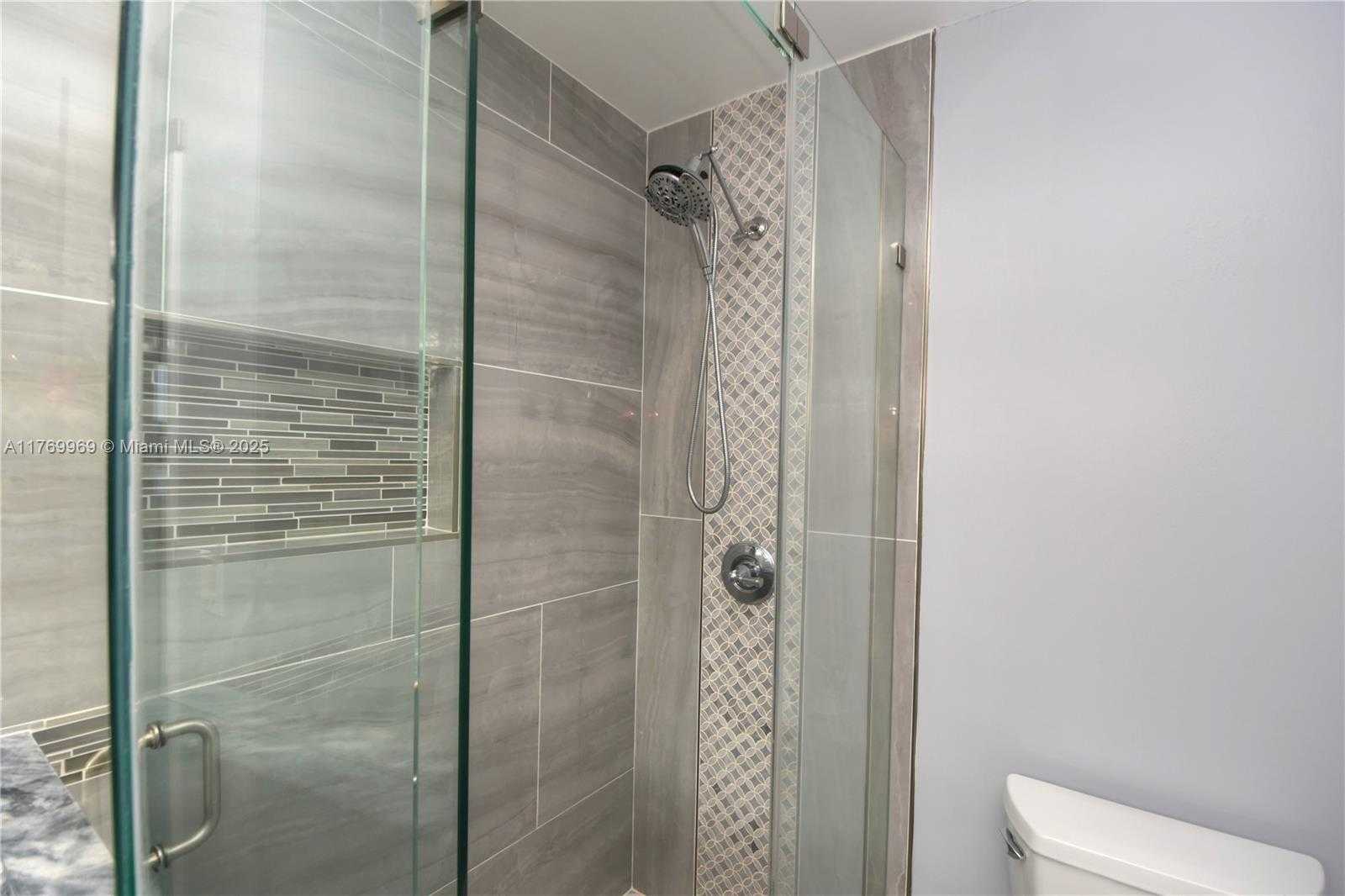 Small Image of 6450 BUENA VISTA DR, Margate Number 20