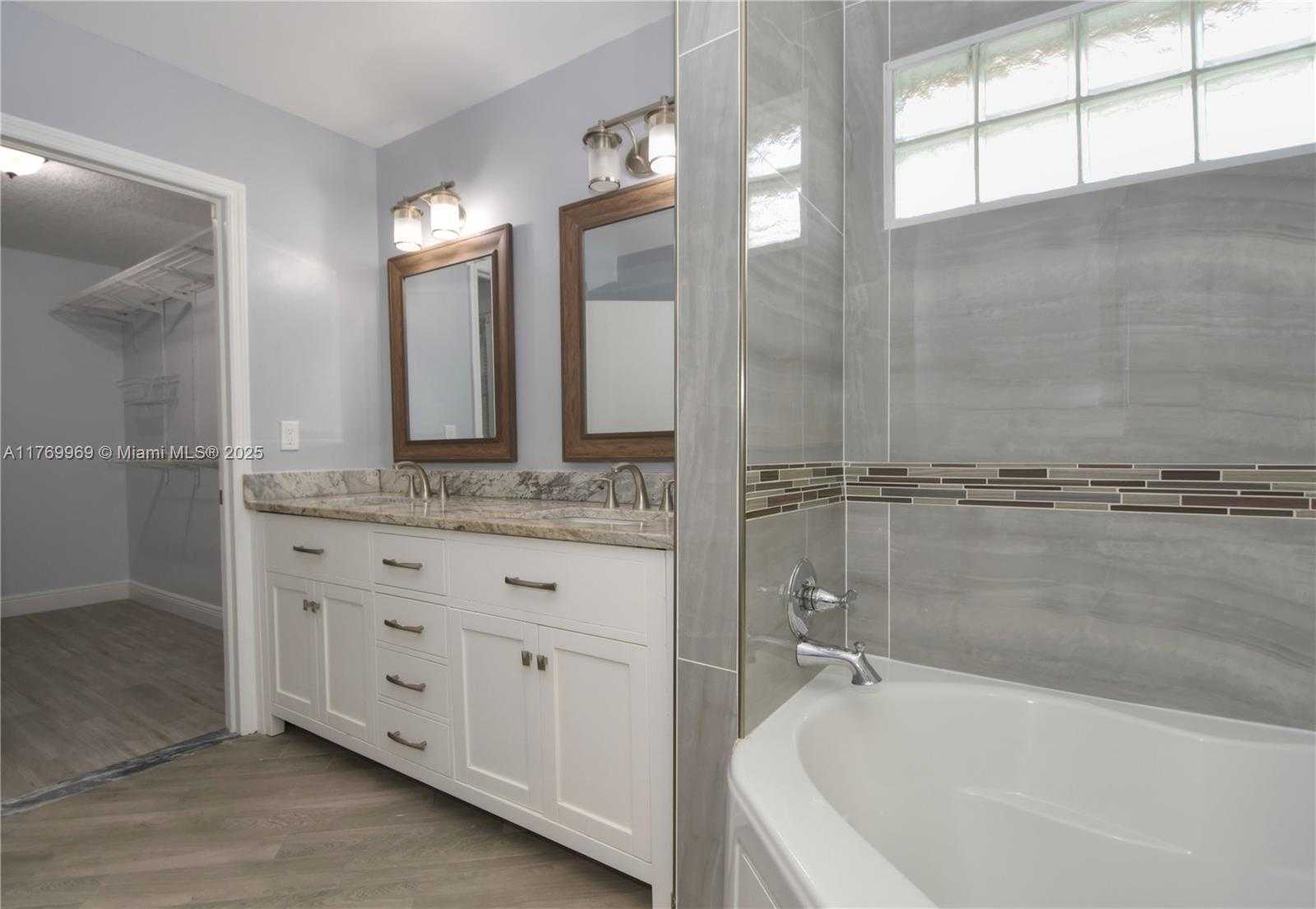 Small Image of 6450 BUENA VISTA DR, Margate Number 21