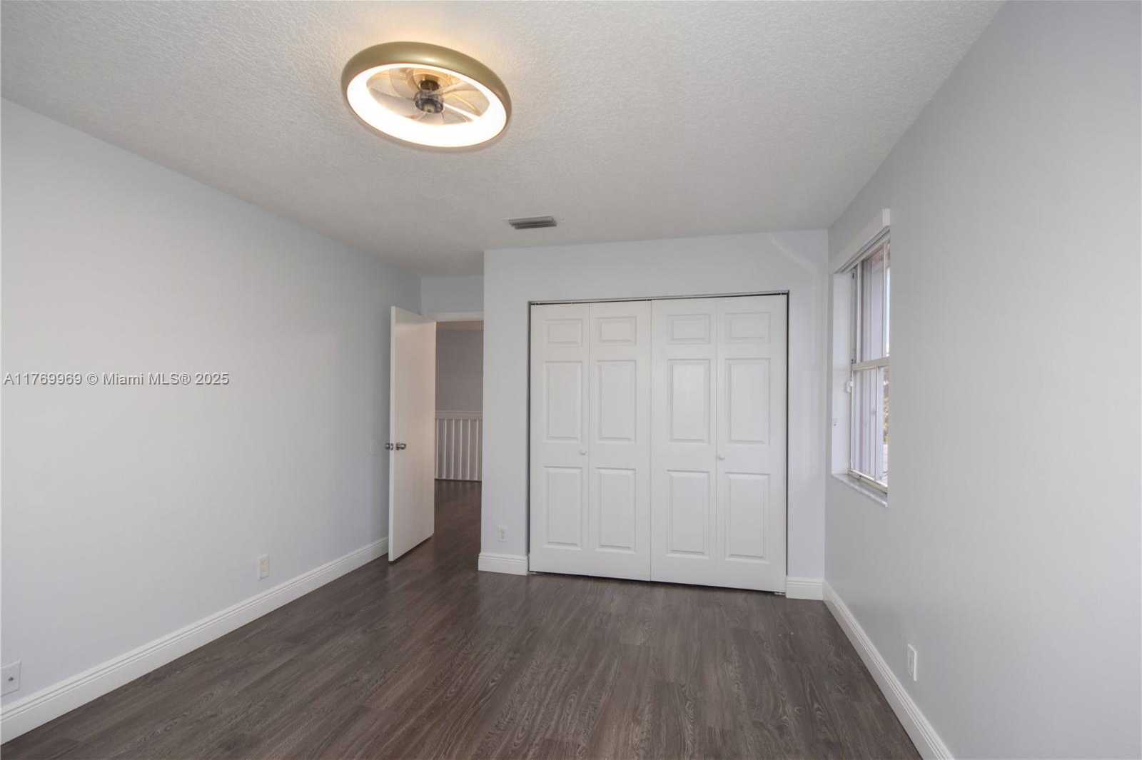 Small Image of 6450 BUENA VISTA DR, Margate Number 25