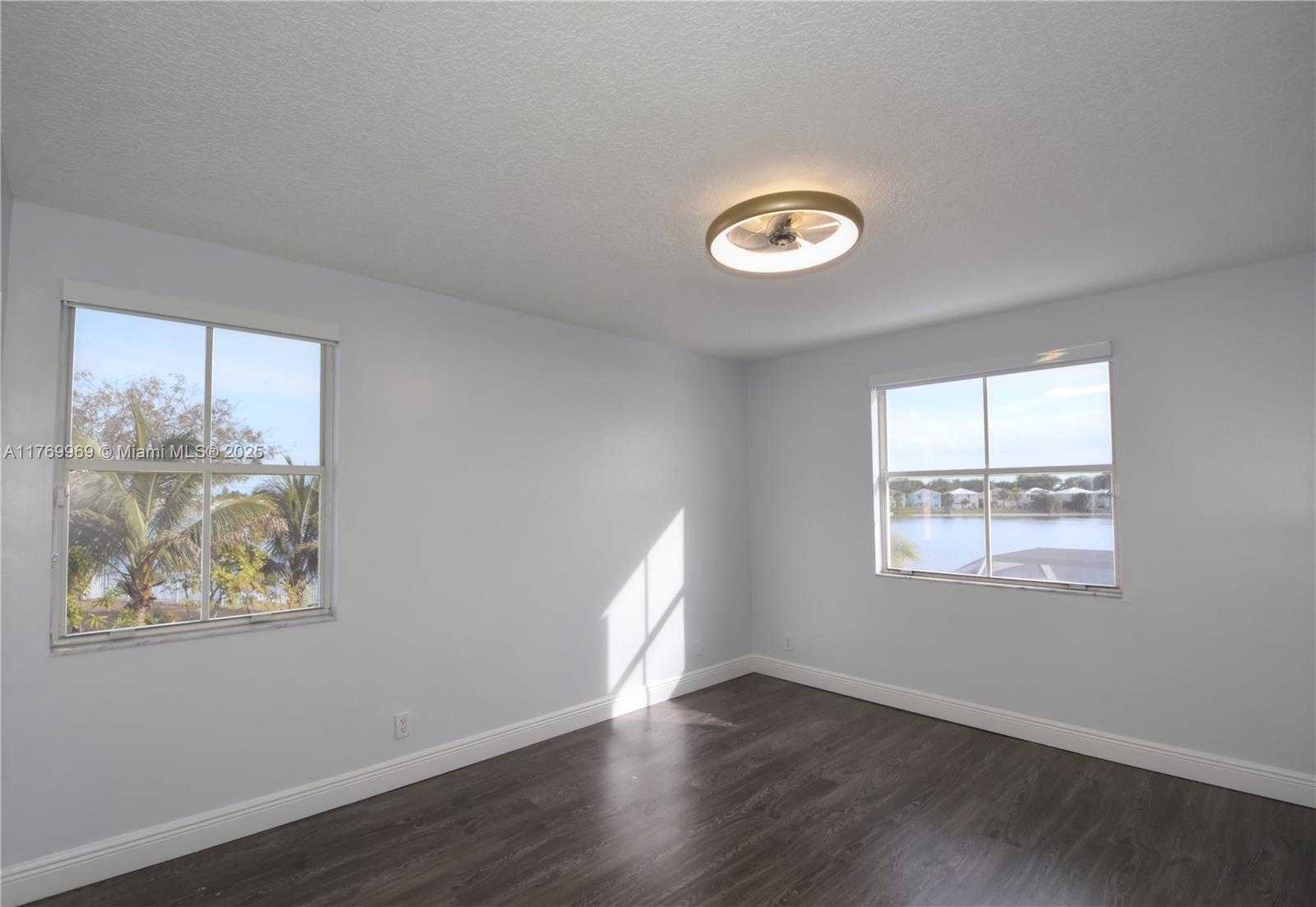 Small Image of 6450 BUENA VISTA DR, Margate Number 27