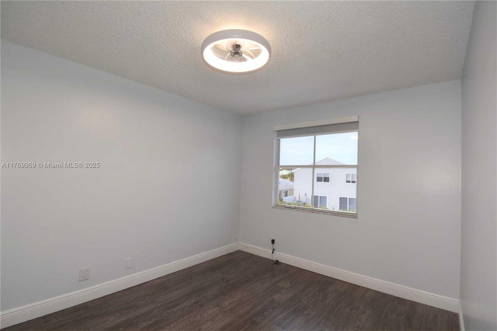 Small Image of 6450 BUENA VISTA DR, Margate Number 28