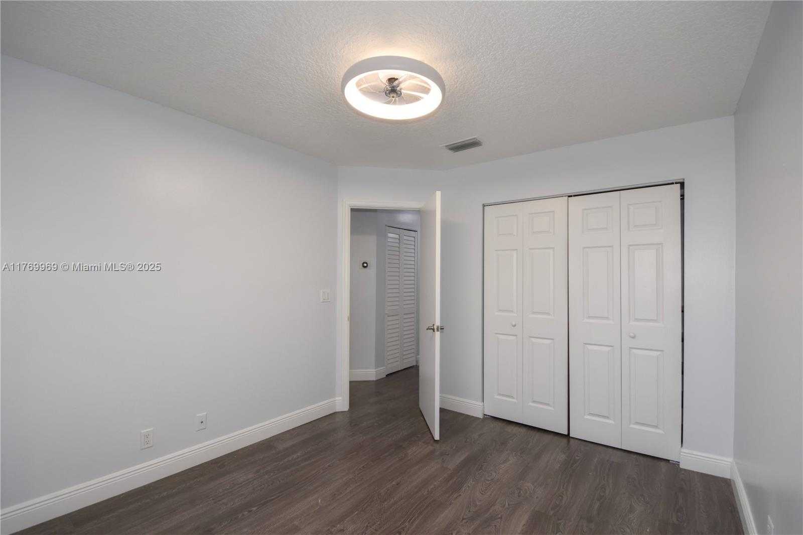 Small Image of 6450 BUENA VISTA DR, Margate Number 29