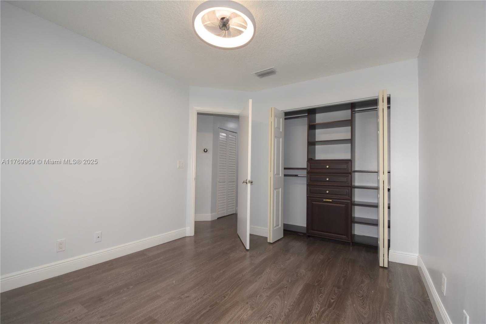 Small Image of 6450 BUENA VISTA DR, Margate Number 30