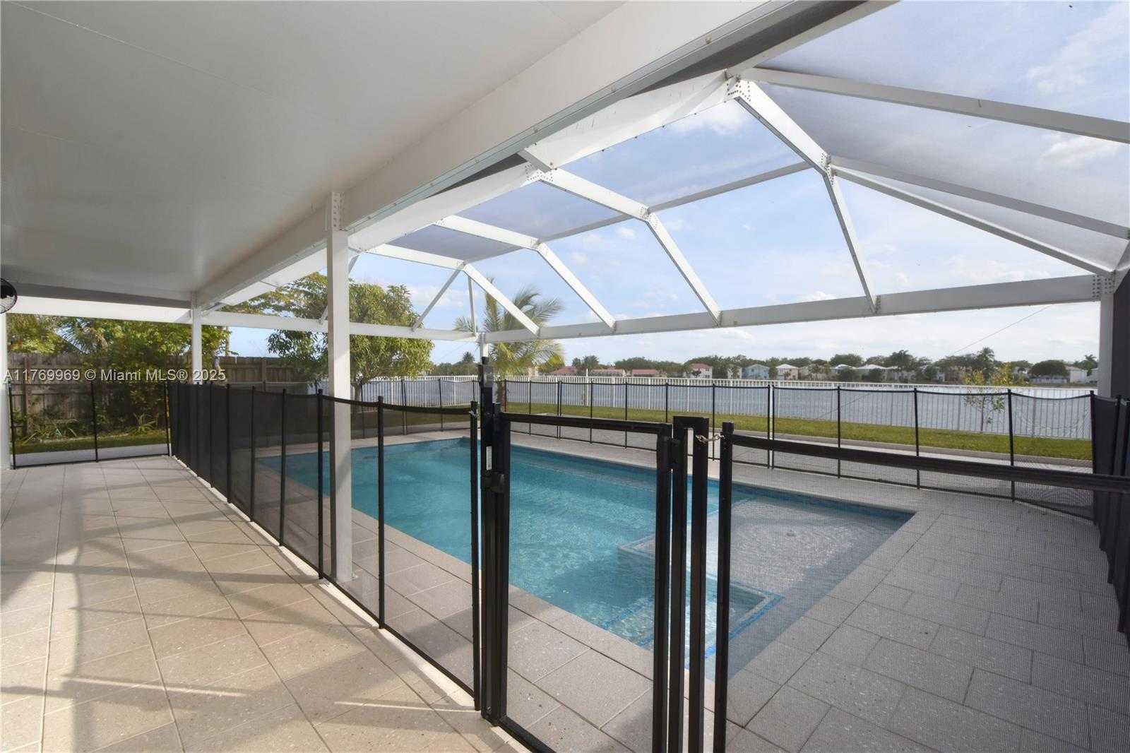 Small Image of 6450 BUENA VISTA DR, Margate Number 41