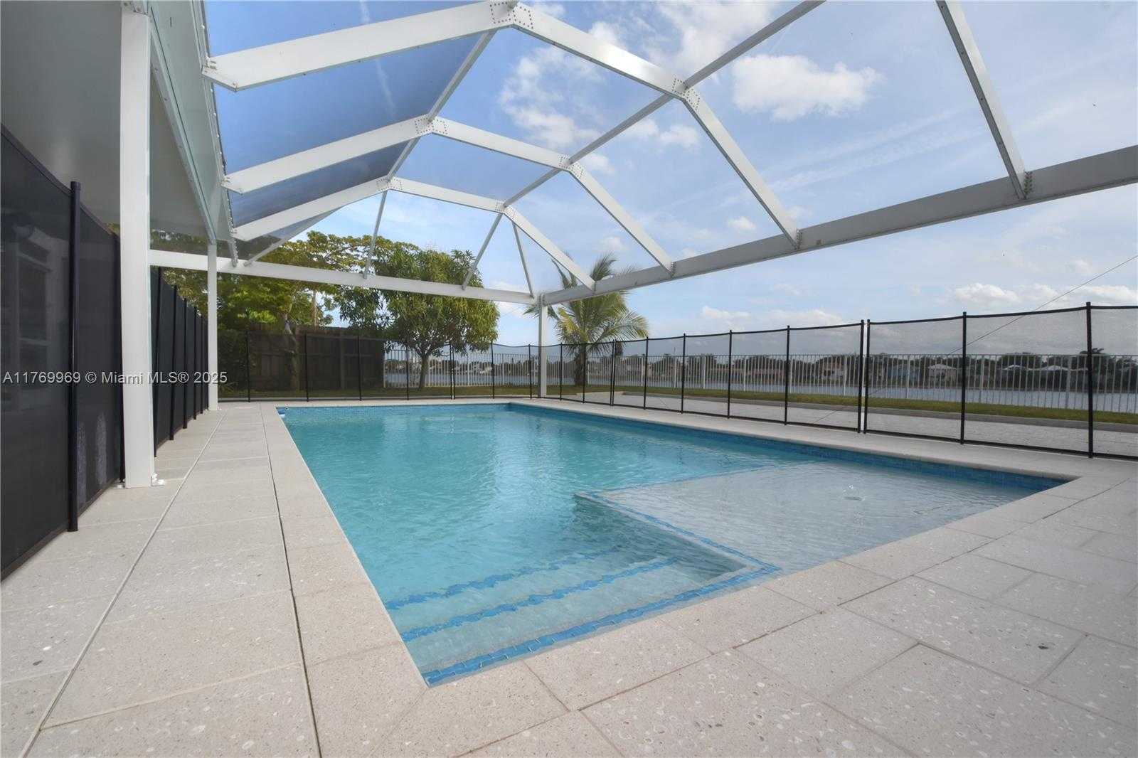 Small Image of 6450 BUENA VISTA DR, Margate Number 42