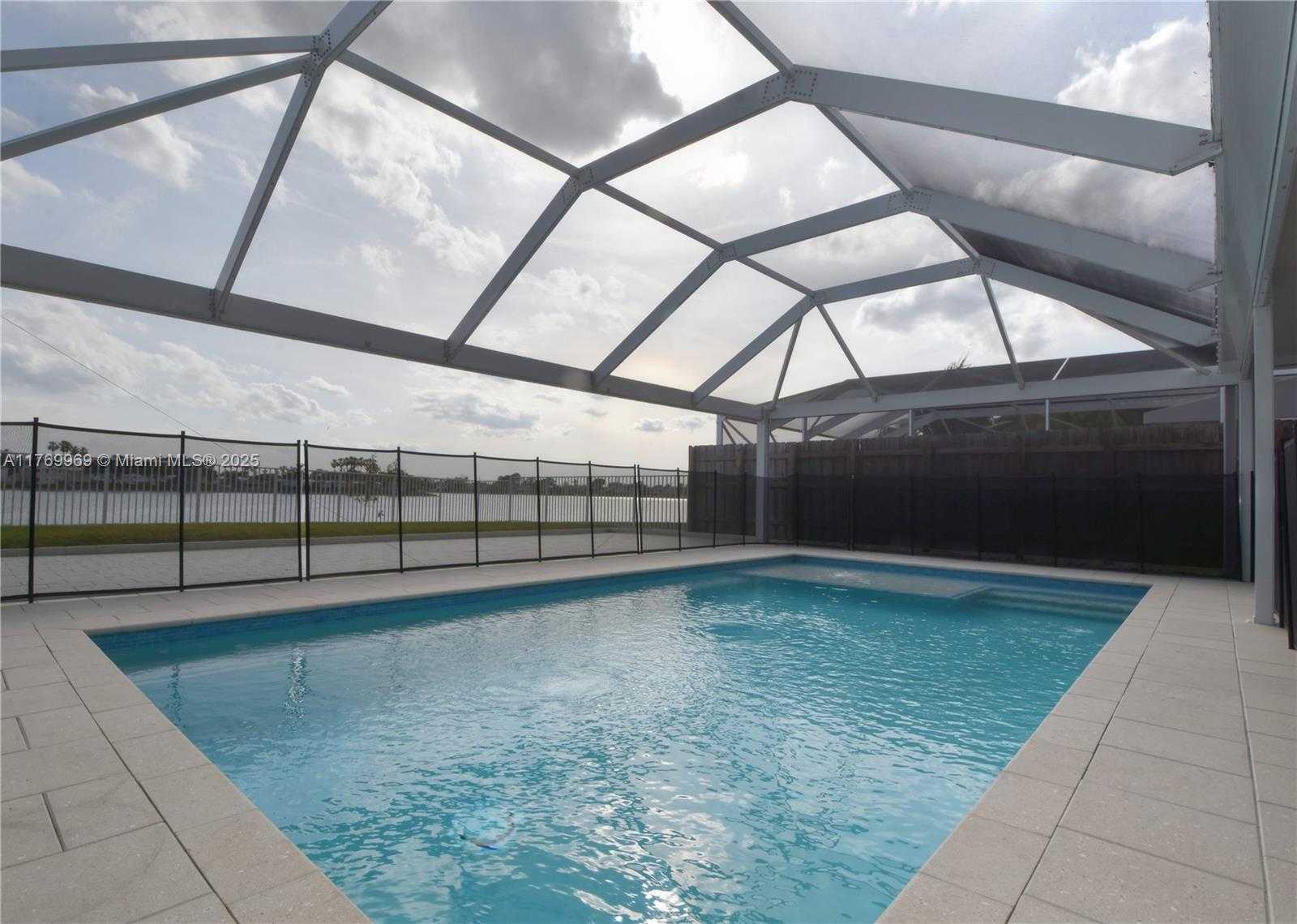 Small Image of 6450 BUENA VISTA DR, Margate Number 45
