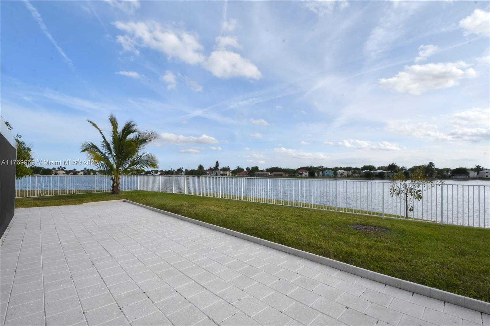 Small Image of 6450 BUENA VISTA DR, Margate Number 48