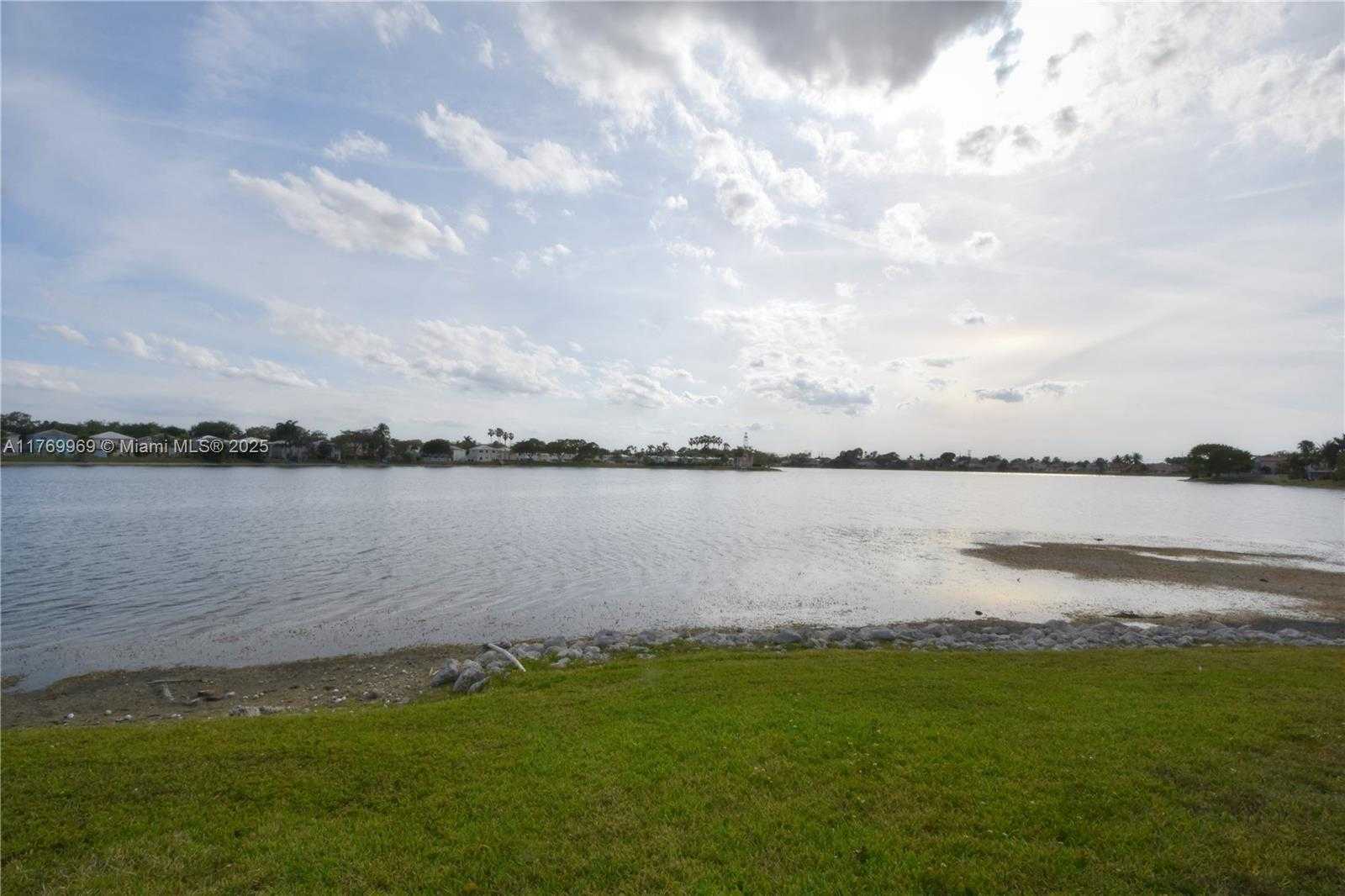 Small Image of 6450 BUENA VISTA DR, Margate Number 51