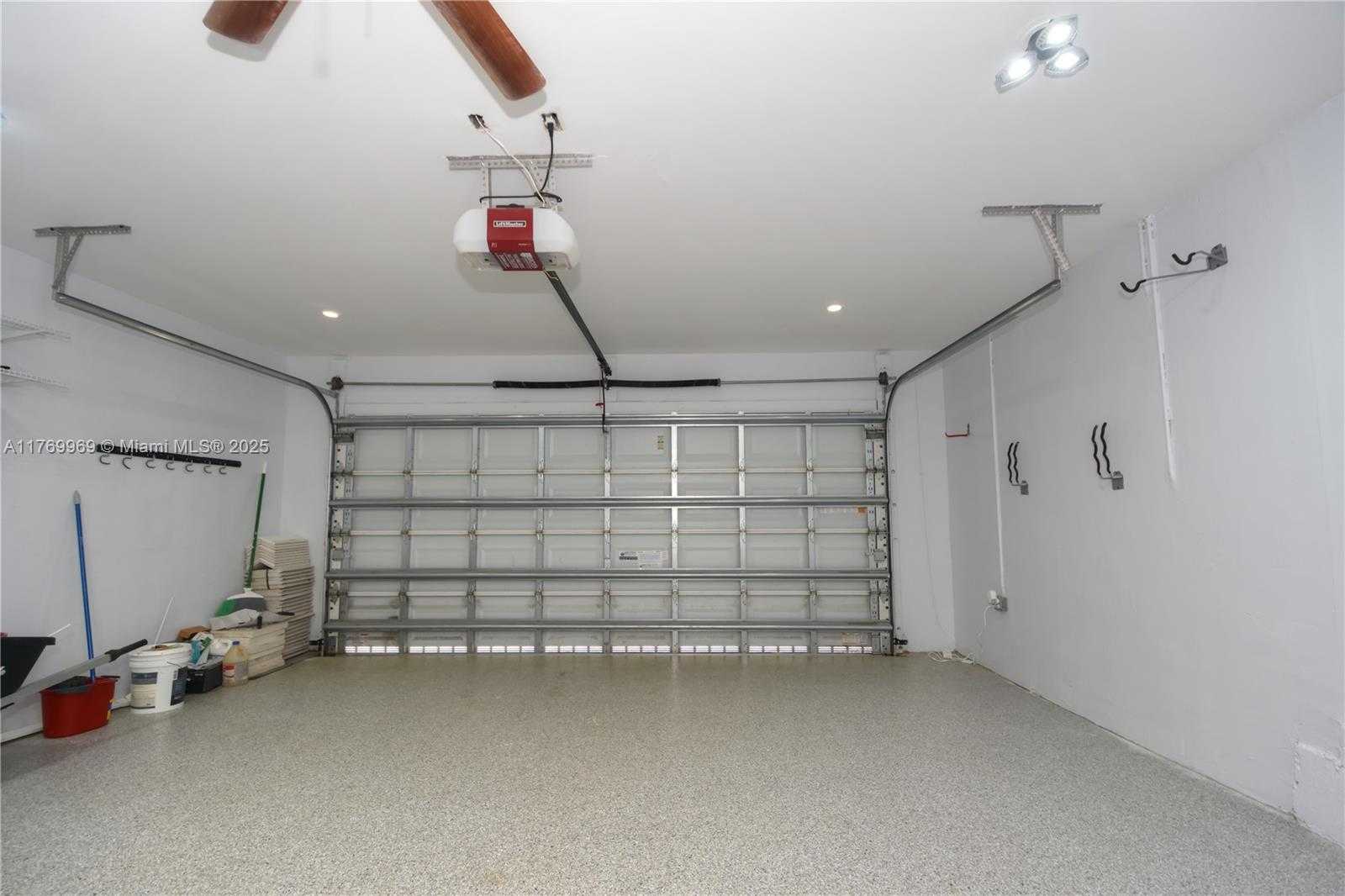 Small Image of 6450 BUENA VISTA DR, Margate Number 54