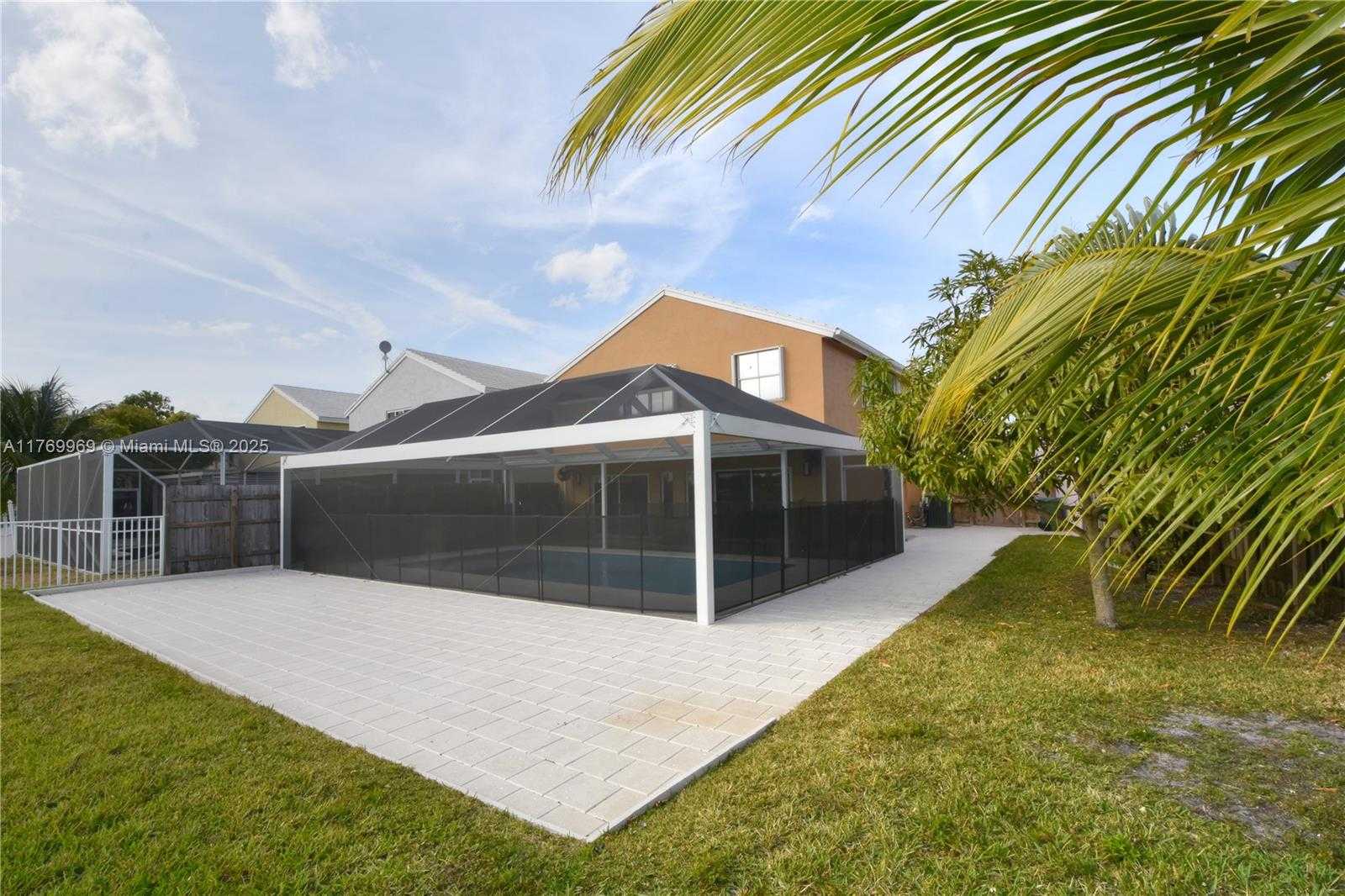 Small Image of 6450 BUENA VISTA DR, Margate Number 56