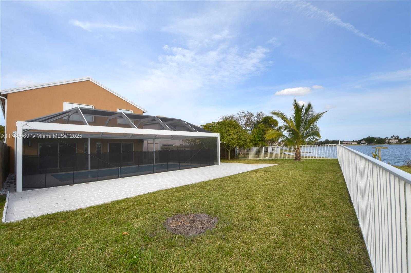 Small Image of 6450 BUENA VISTA DR, Margate Number 57
