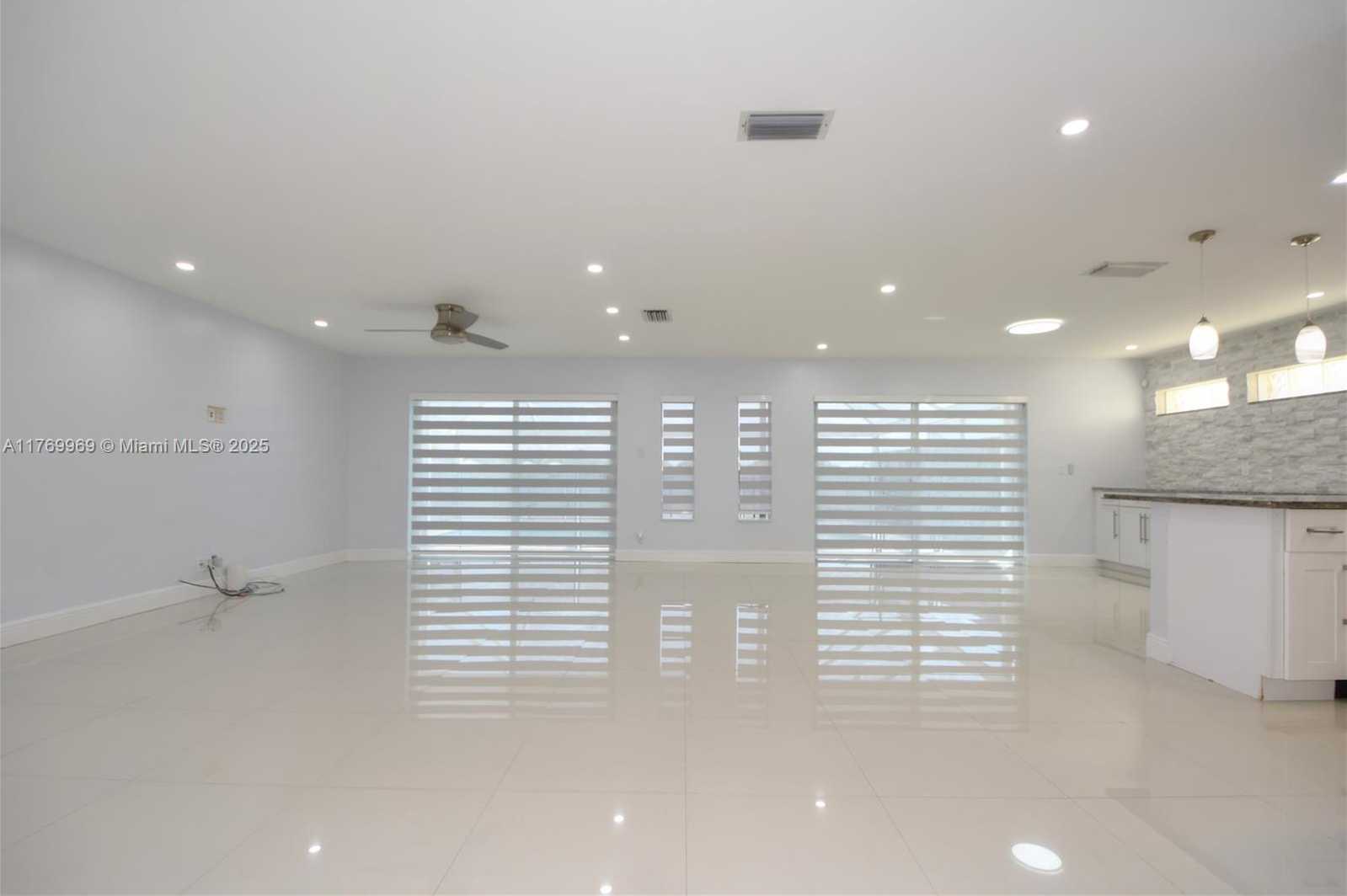 Small Image of 6450 BUENA VISTA DR, Margate Number 62