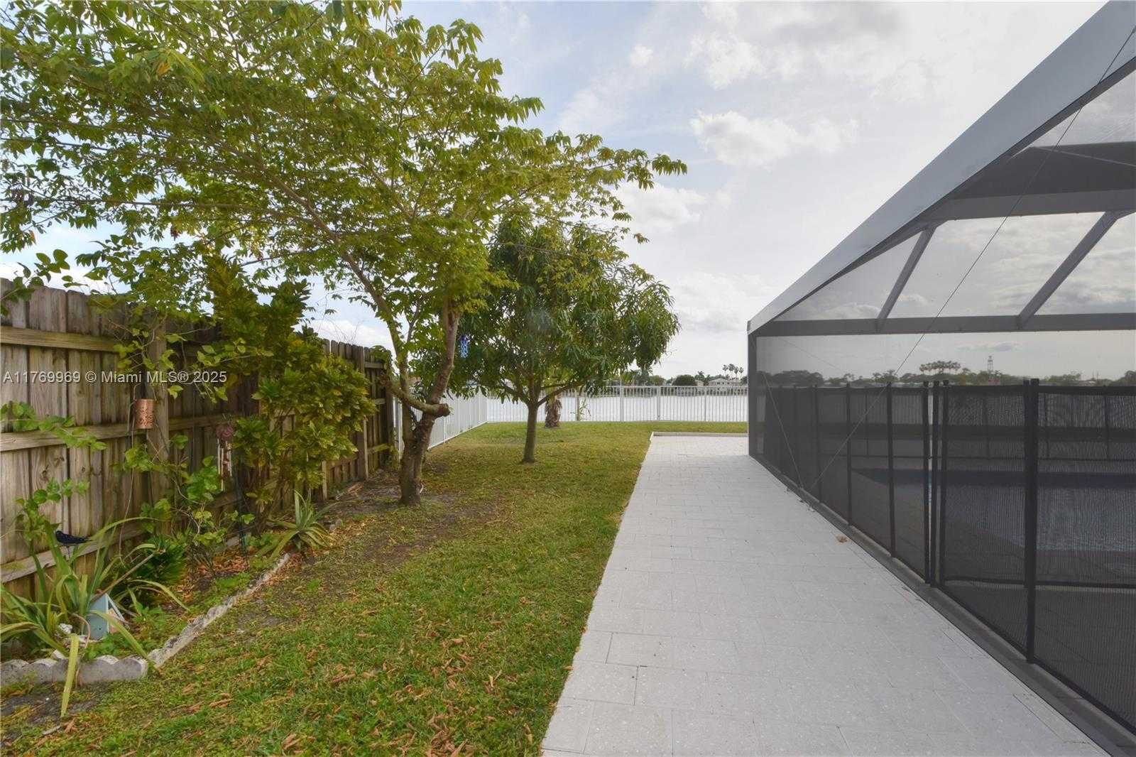 Small Image of 6450 BUENA VISTA DR, Margate Number 65