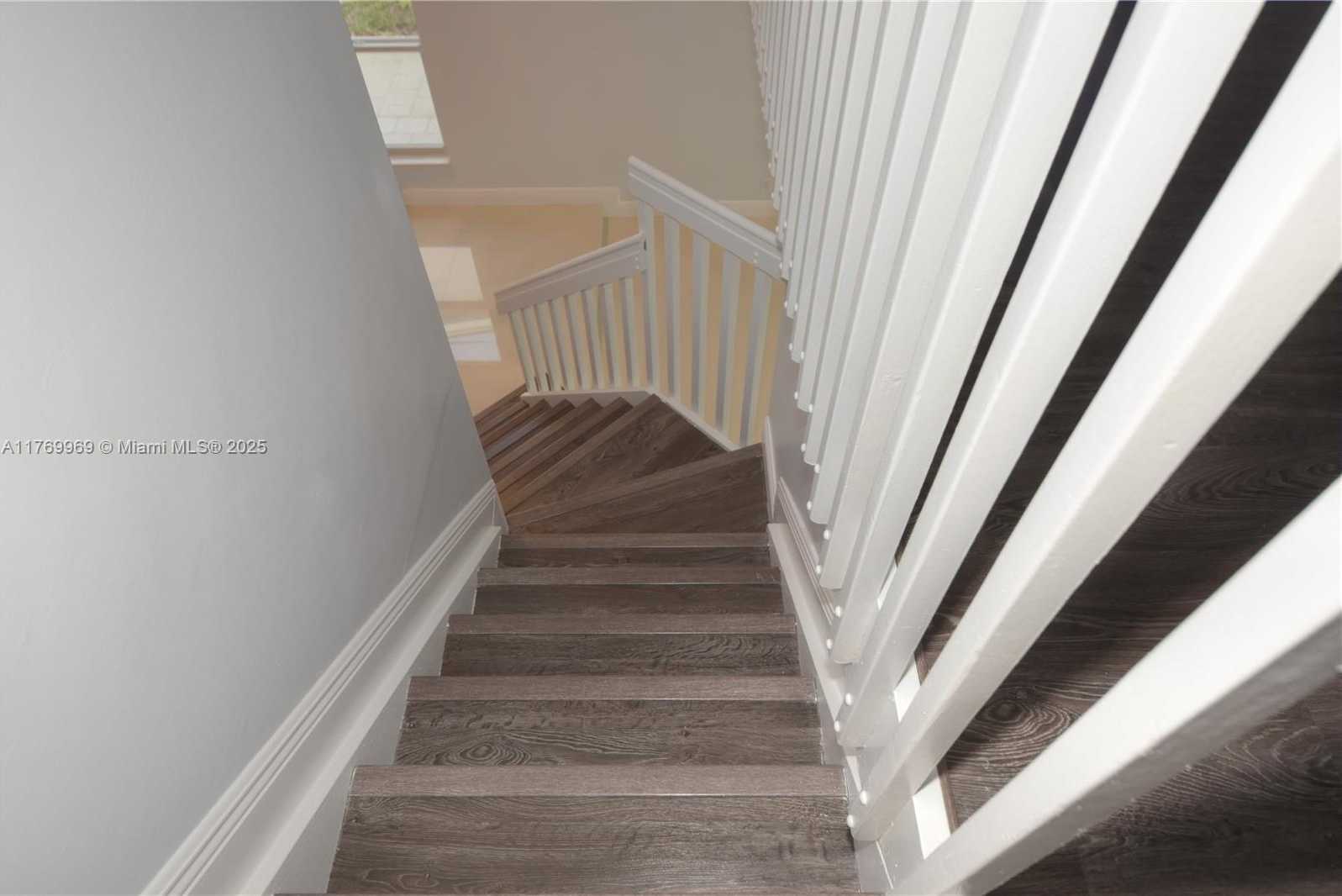 Small Image of 6450 BUENA VISTA DR, Margate Number 66