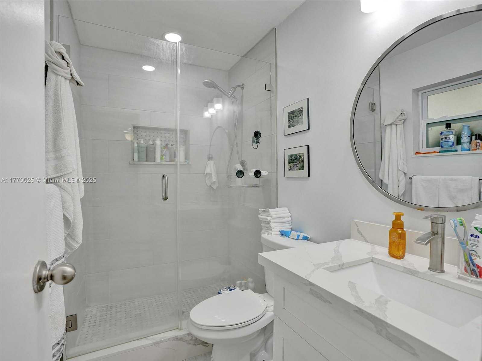Small Image of 7140 MCCLELLAN ST, Hollywood Number 11
