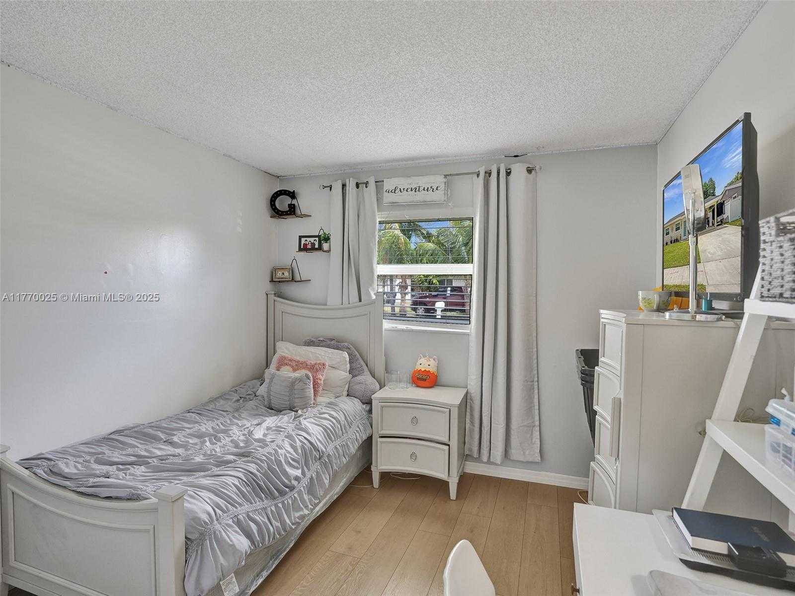 Small Image of 7140 MCCLELLAN ST, Hollywood Number 13
