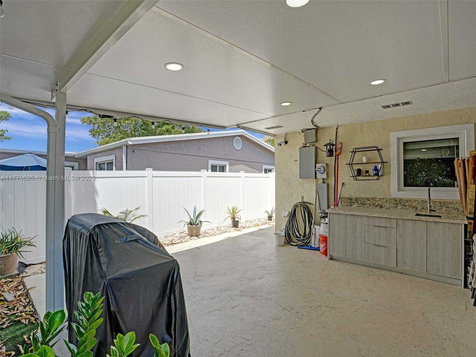 Small Image of 7140 MCCLELLAN ST, Hollywood Number 18