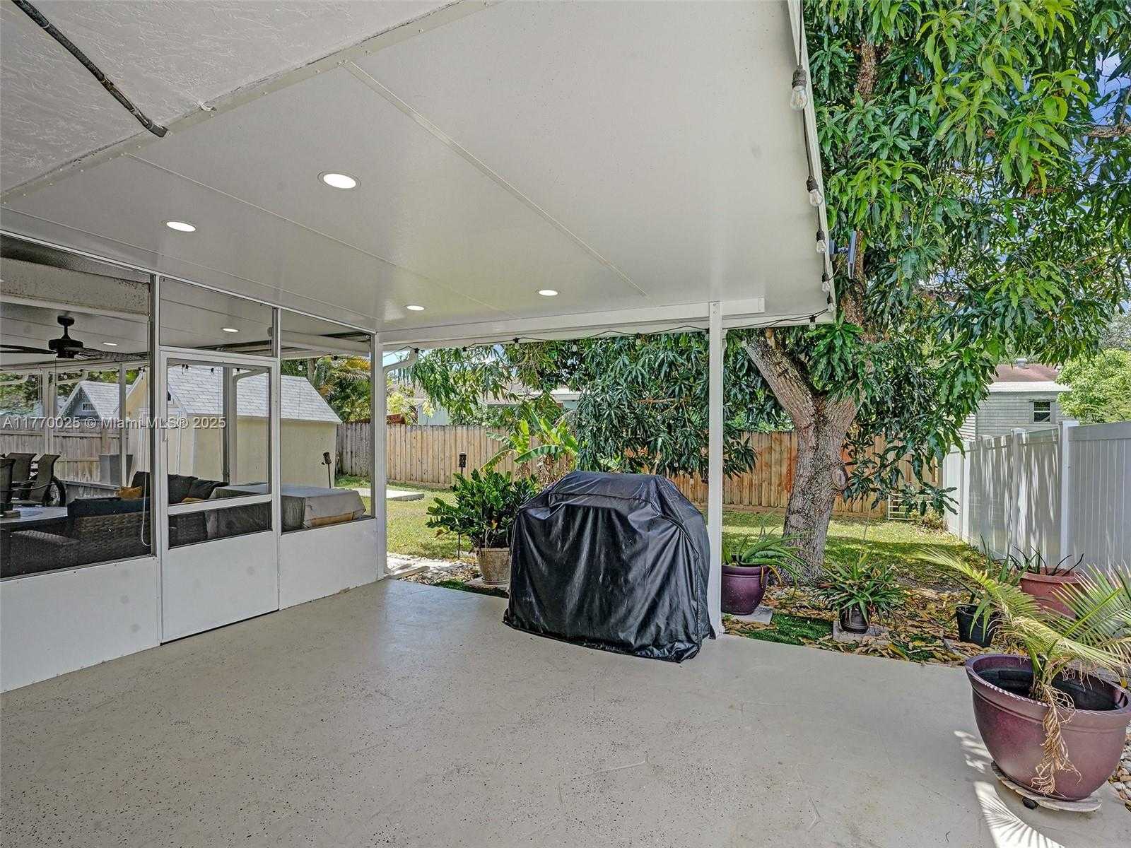 Small Image of 7140 MCCLELLAN ST, Hollywood Number 20