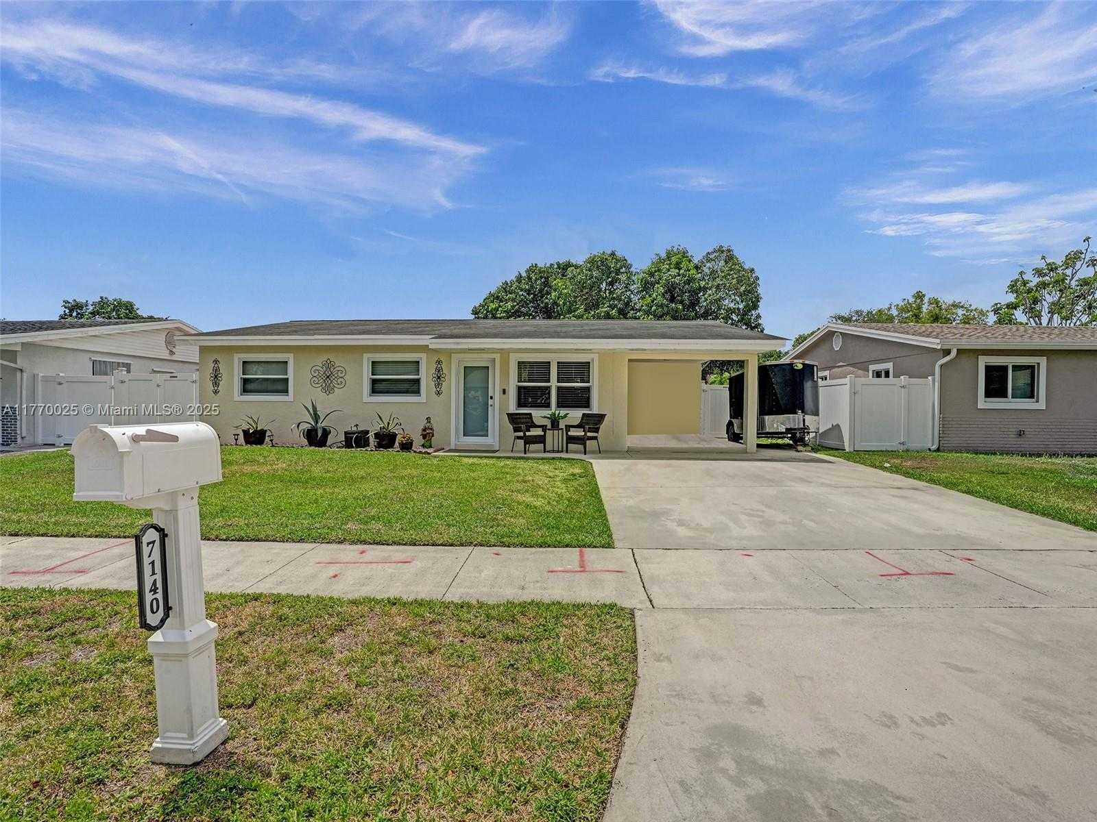 Small Image of 7140 MCCLELLAN ST, Hollywood Number 3