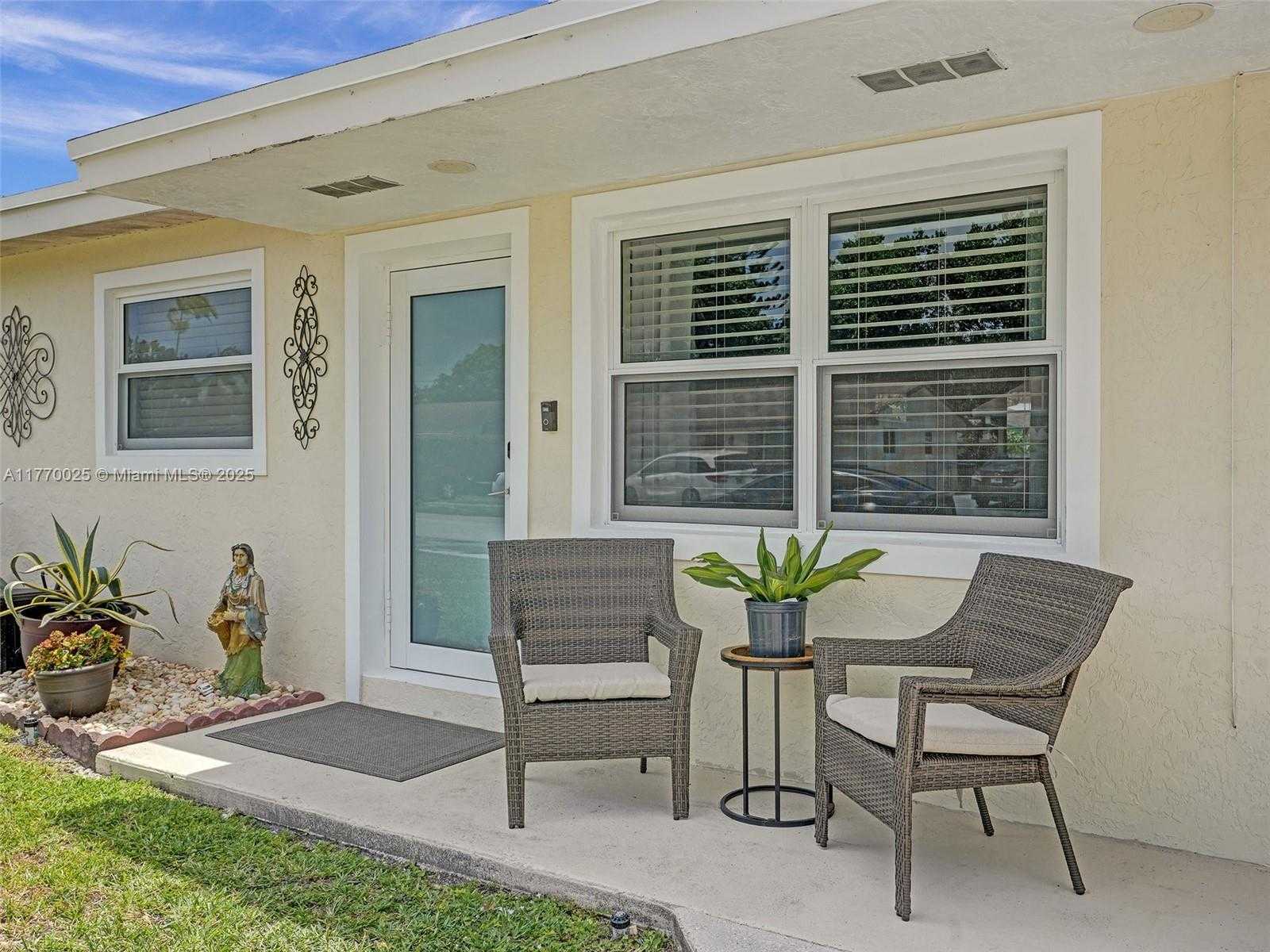 Small Image of 7140 MCCLELLAN ST, Hollywood Number 5