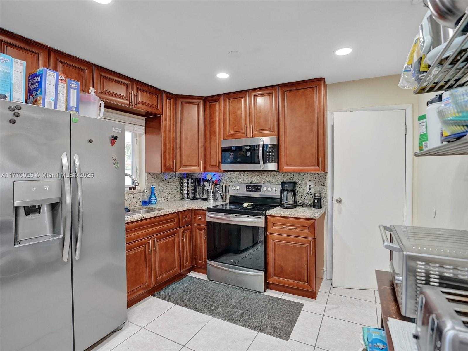 Small Image of 7140 MCCLELLAN ST, Hollywood Number 7