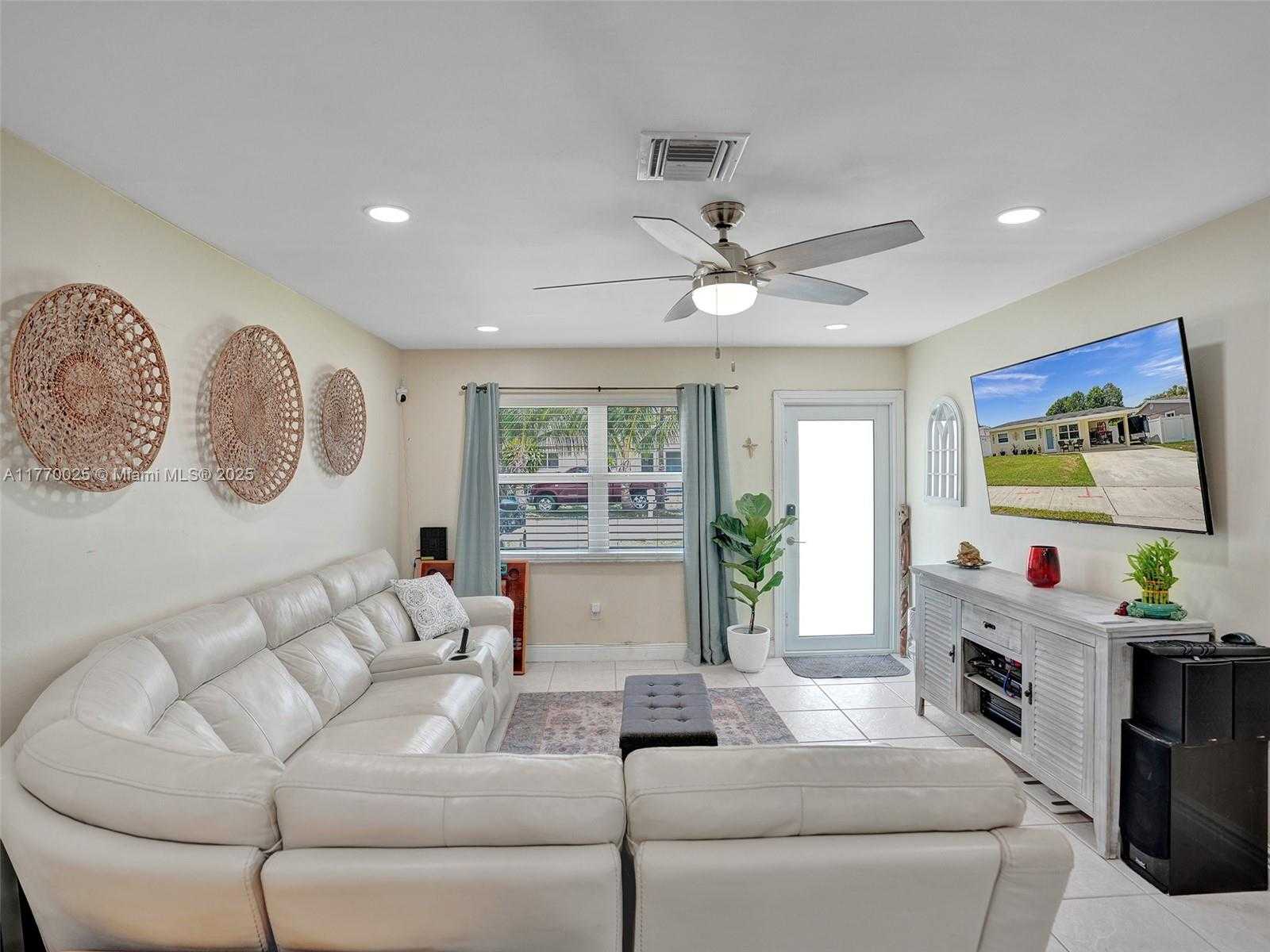 Small Image of 7140 MCCLELLAN ST, Hollywood Number 8