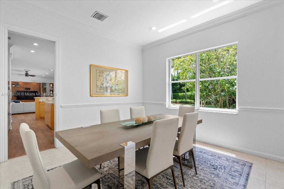 Small Image of 1427 VICTORIA ISLE DR, Weston Number 11