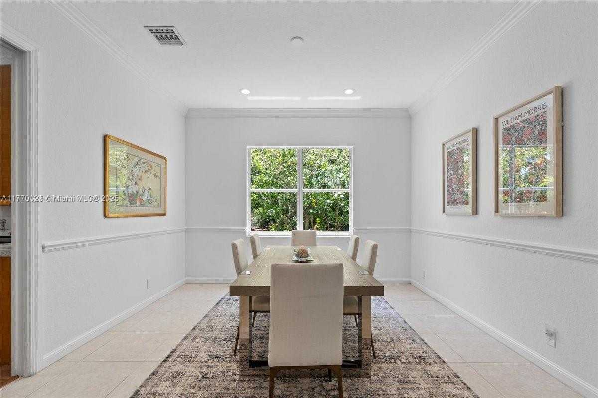 Small Image of 1427 VICTORIA ISLE DR, Weston Number 12